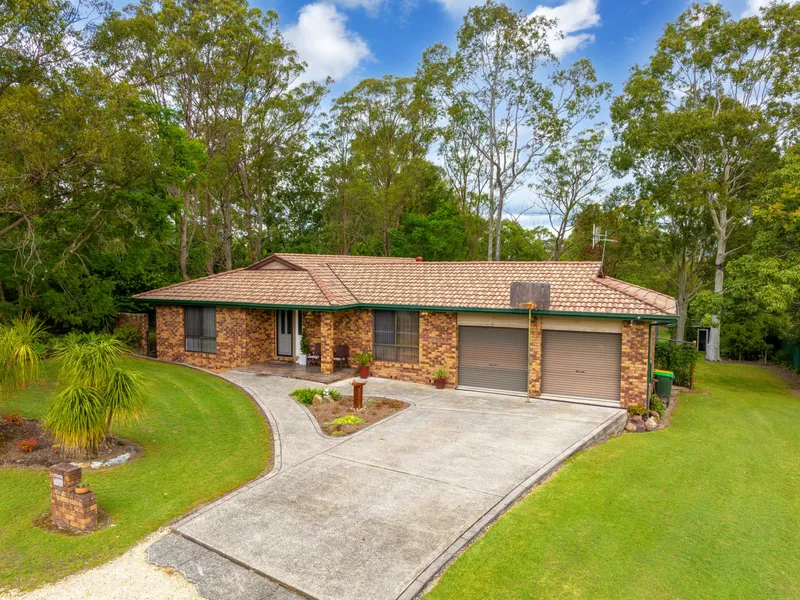 A Picture Perfect Lifestyle on 1.13 Acres in Apanie Close