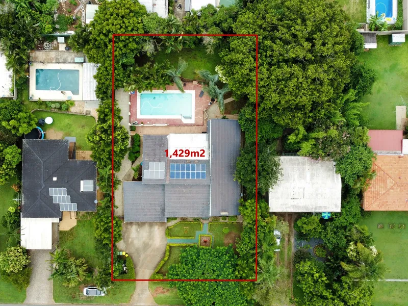 Huge Lowset Family Home on 1,429m2 ready to extend your Summer