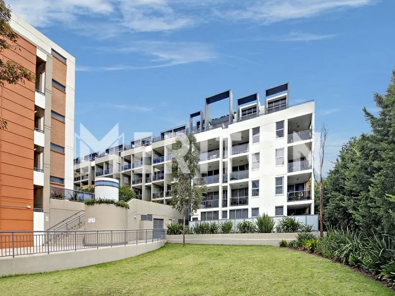OVERSIZED FULLY RENOVATED NORTH FACING ONE BEDROOM WITH STUDY