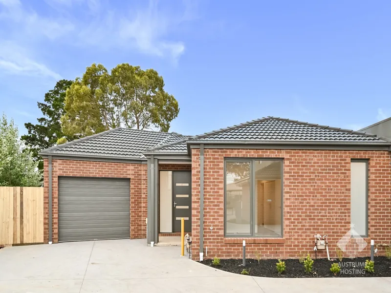 Contemporary Townhouse in the centre of Springvale Available Now