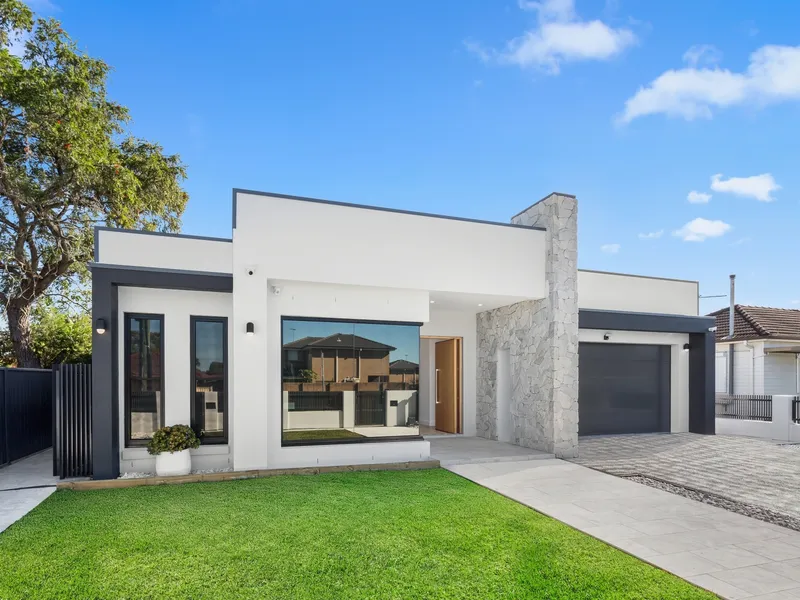 Near New Luxury House & Granny Flat on 735m2.