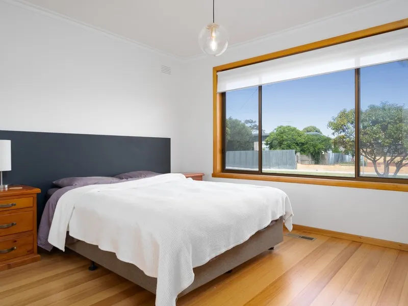 3 bedroom 2 bathroom neat and tidy home!