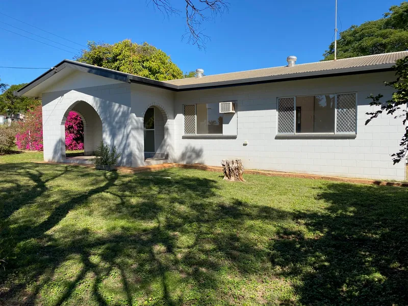 SOLID FAMILY HOME + GRANNY FLAT + SHED + POOL - RICHMOND HILL