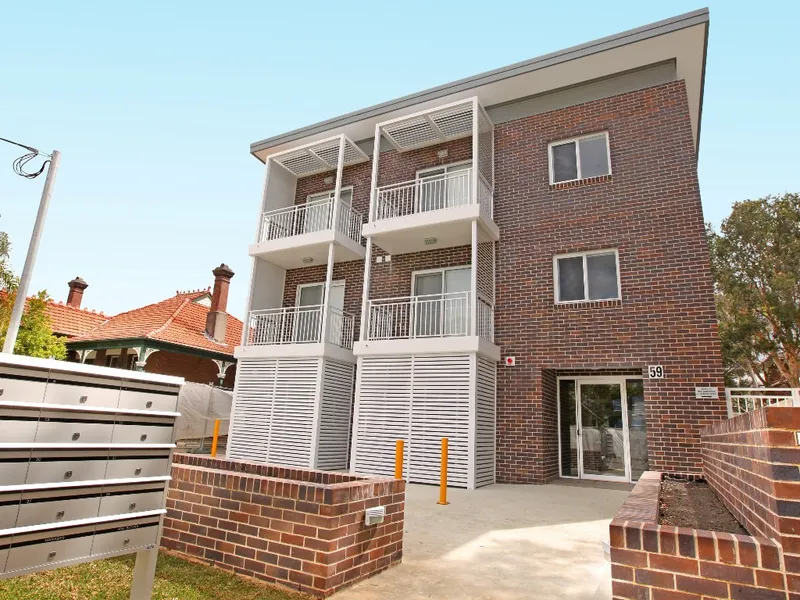 Stroll to Parklands, Shops and Transports *** NRAS CONDITIONS APPLY ***