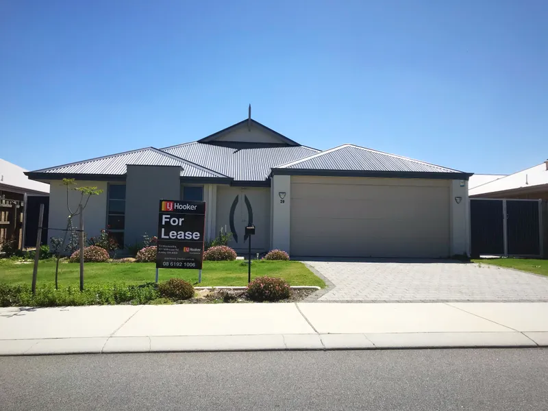 Spacious family home and Primary school across the road!