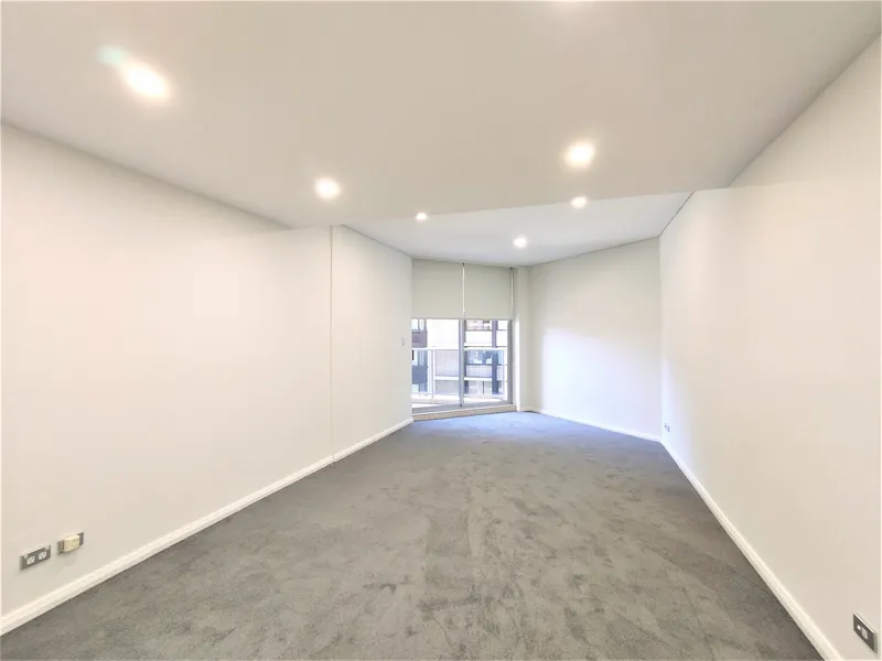 Newly Renovated 2 Bedroom With Car Space