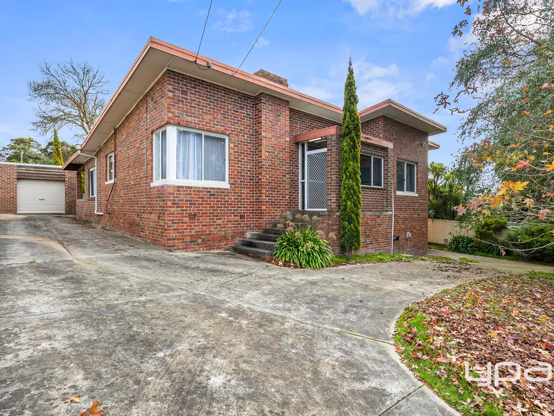 GREAT SIZED HOME ON A LARGE 994m2 (APPROX.) BLOCK