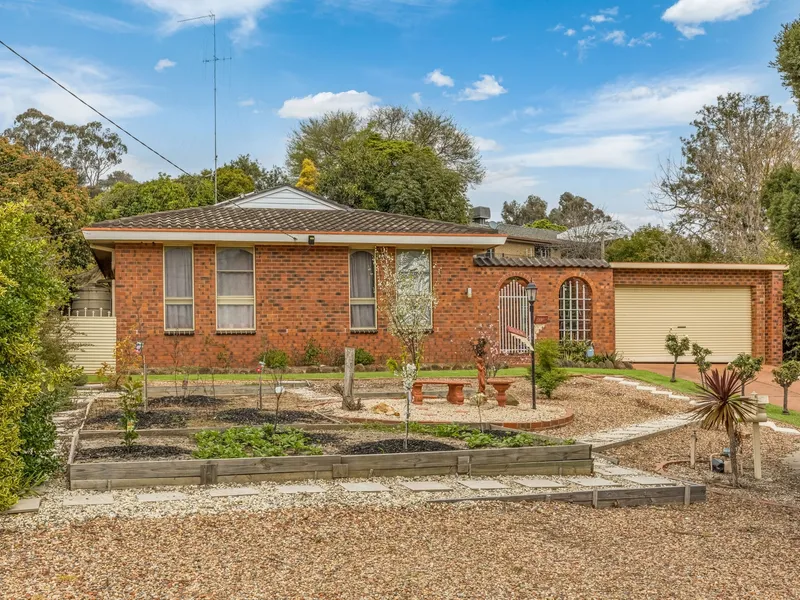 Spacious Family Home with a Pool