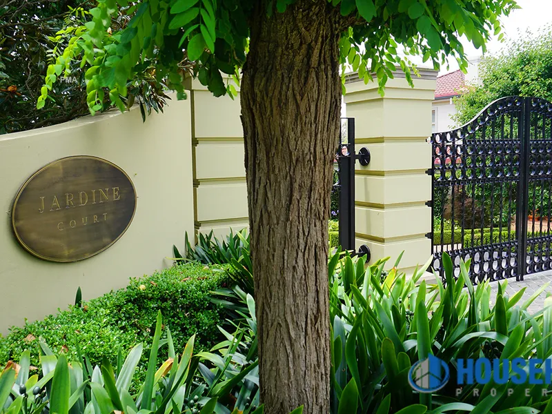 Jardin Court - Executive Vogue Living