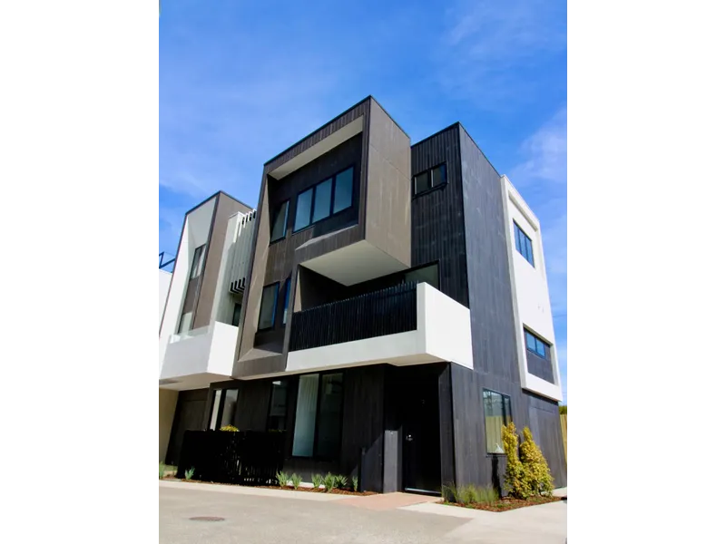 Corner Block, Good View