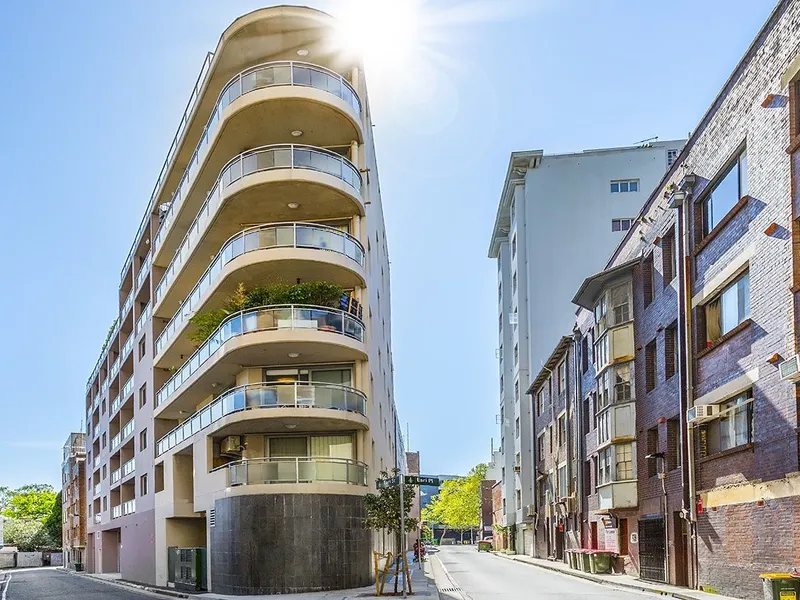 Large One Bedroom Unit with Balcony