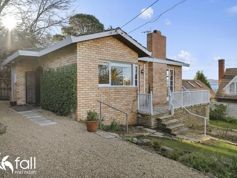 Lovely Home, Private Location, Gardener Included