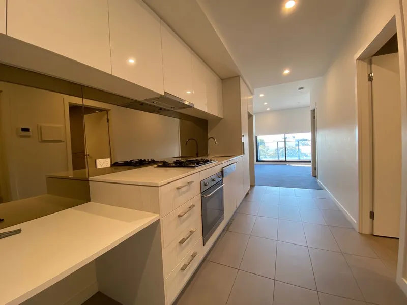 One Bedroom Unfurnished Apt in the Centre of Hawthorn East