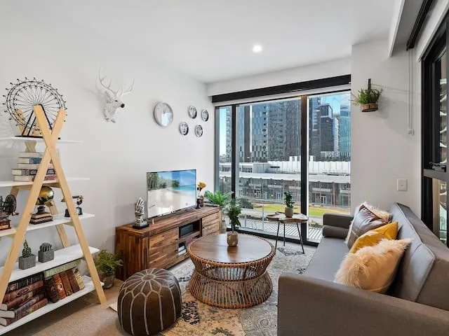 Marina Tower, Docklands Luxury 1 Bedroom + 1 Study Apartment