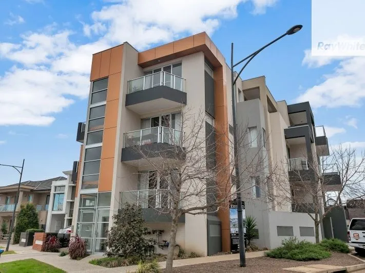 City Life, In This Blissful Lightsview Location!!