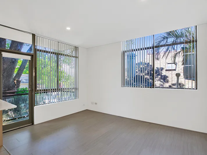 SPECTACULAR MODERN UNIT WITH LEAFY OUTLOOK! - PET FRIENDLY