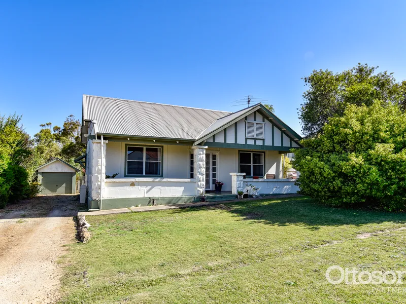 Trendy Bungalow Home in the CBD