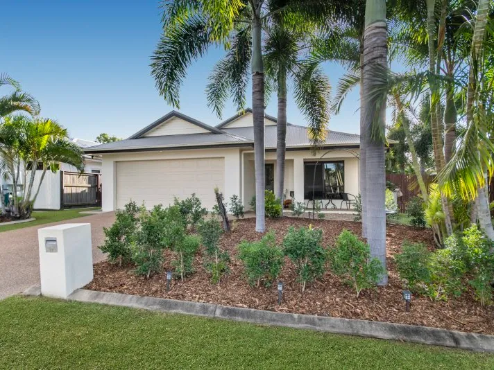 IMMACULATELY MAINTAINED FAMILY HOME ON 764sqm BLOCK WITH NO REAR NEIGHBOURS