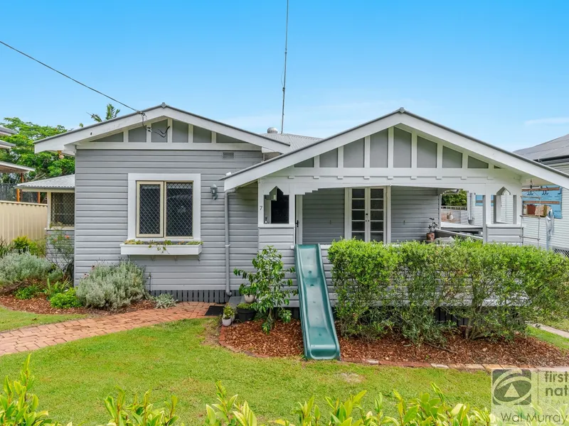 FAMILY HOME WITH POOL