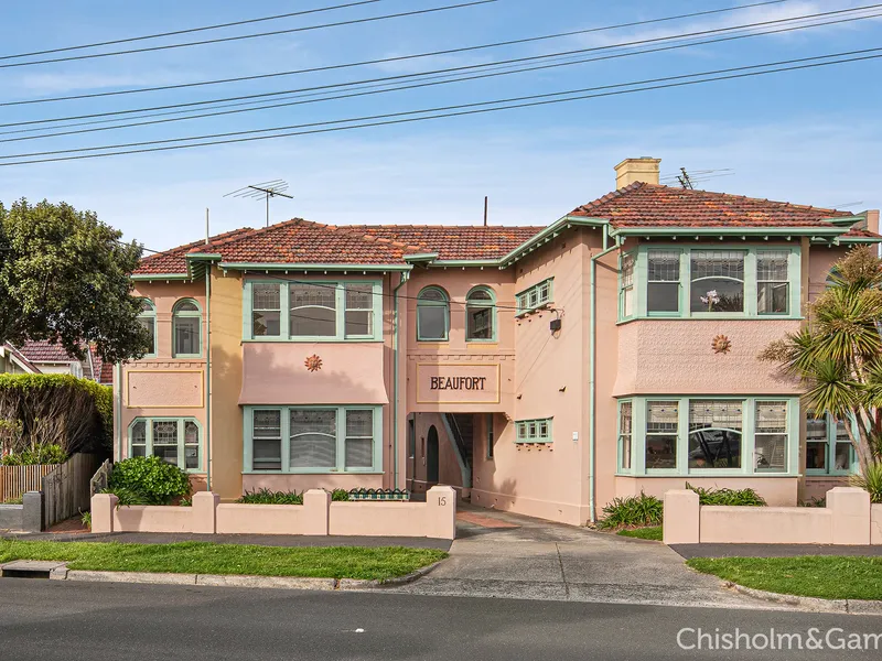 A Beachside Dream of Art Deco Style with Garage