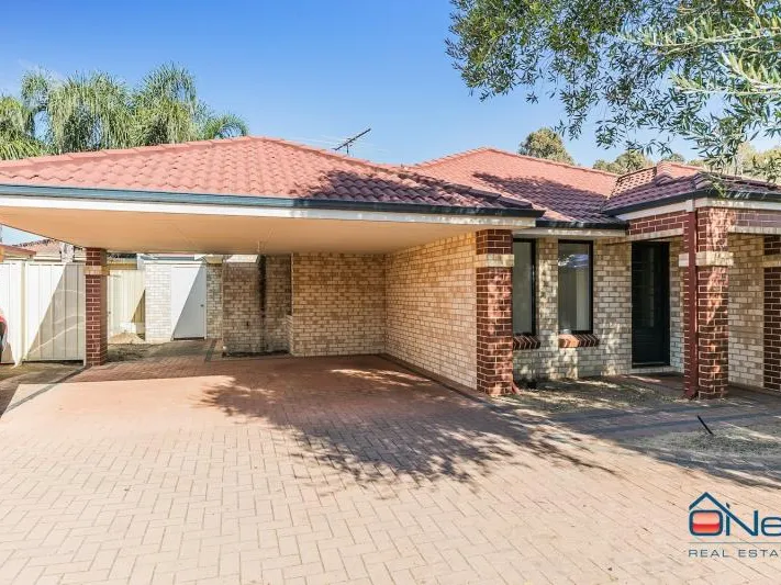 GREAT VILLA IN GATED COMPLEX!!