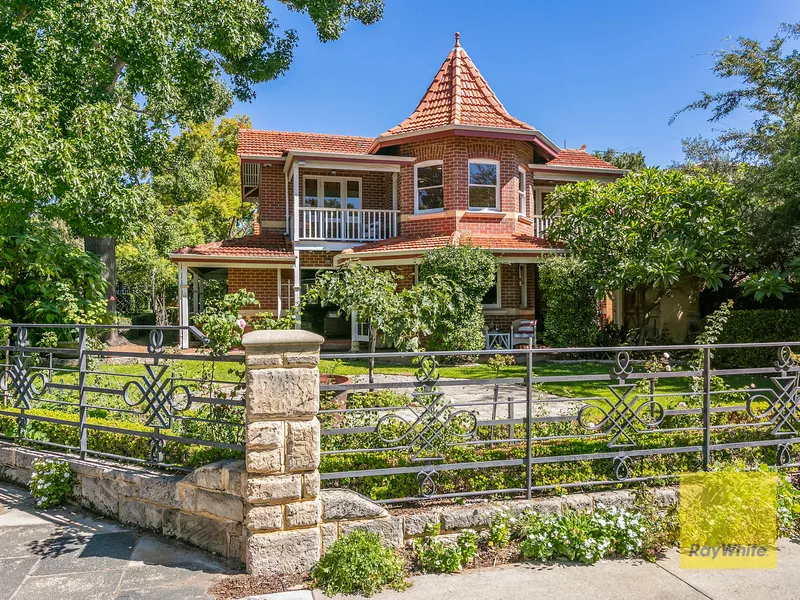 TIMELESS FAMILY CHARM AND COMFORT