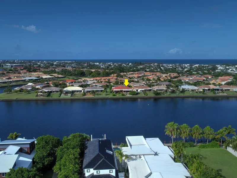 Waterfront Villa At Its Best - Million Dollar Views