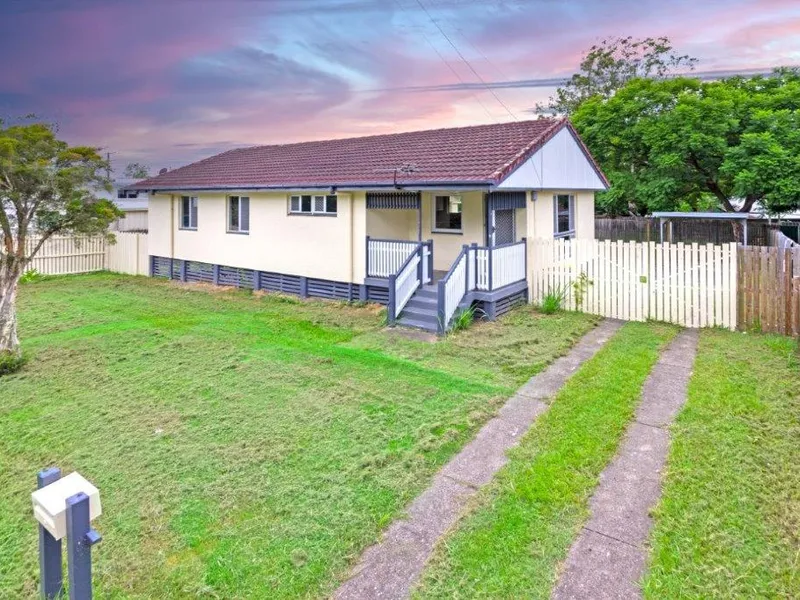 FRESHLY RENOVATED HOME WITH AIR CONDITIONING