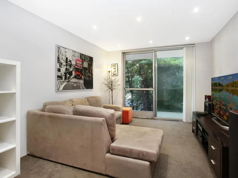 Modern Apartment in Quiet Leafy Complex