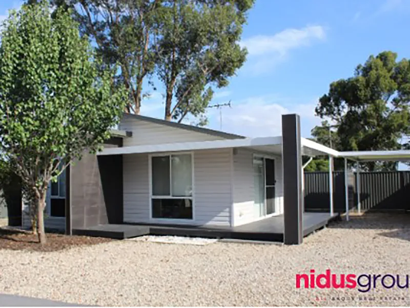 Modern 2 Bedroom Flat With Carport