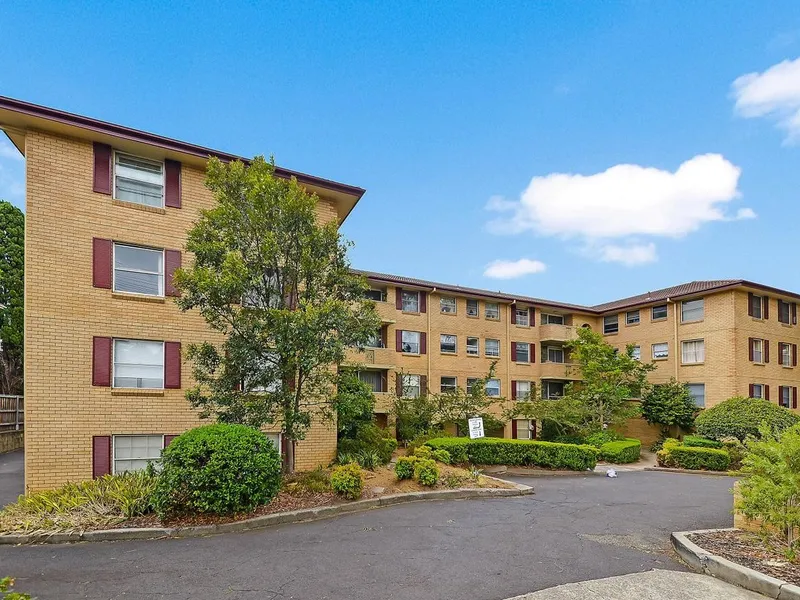 LARGE, CONVENIENT 2 BEDROOM UNIT WITH TWO BALCONIES!