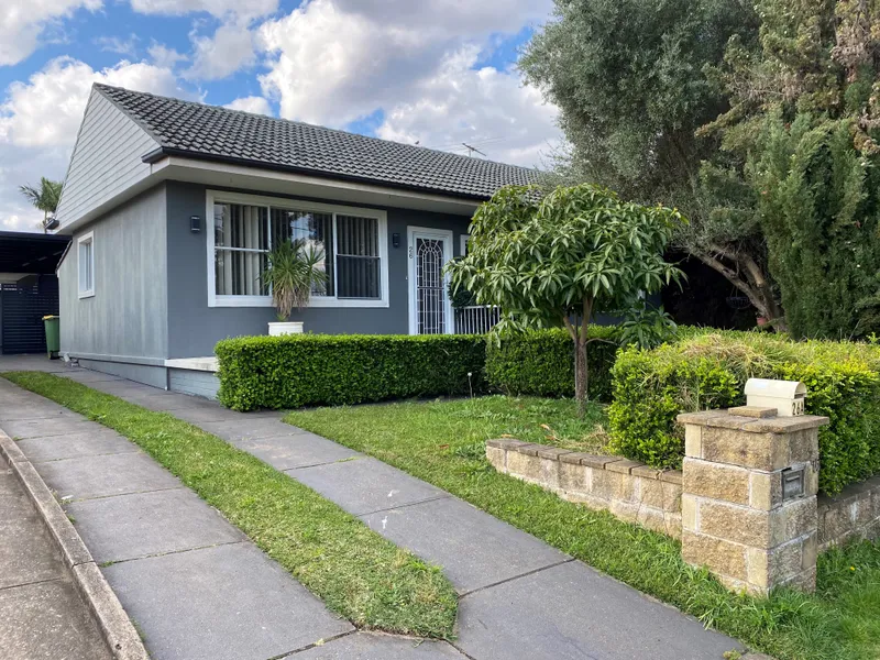 FINE 4 BEDROOM FAMILY HOME