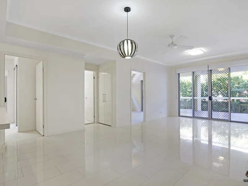 3 bedrooms 2 bath 2 car park 1 storage