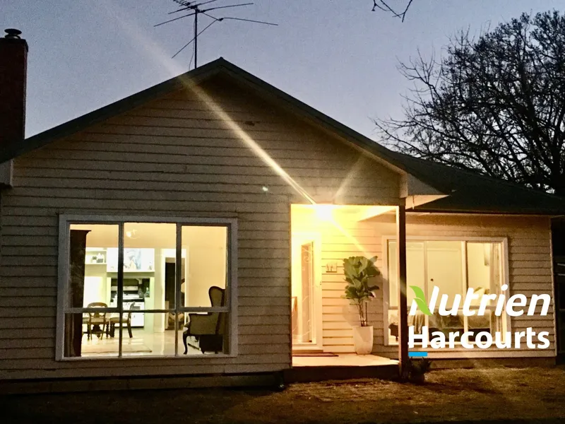 3.35 Ha Serenity, Horses, No Thru Rd Oxley 8.27 Ac