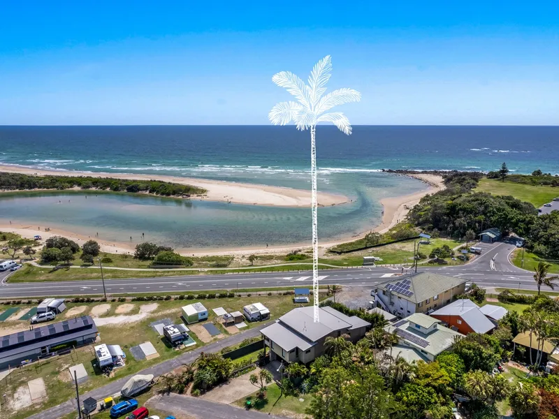 OPULENCE ON THE WATERS EDGE