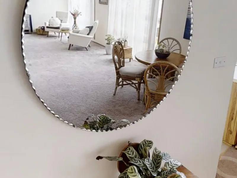 Large Sunny 2 Bedroom Cottage/Unit (stand alone)