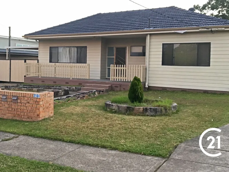 LARGE FAMILY HOME - PRIVATE INSPECTION AVAILABLE