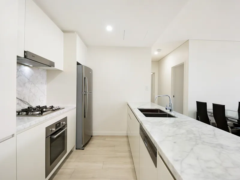 CONTEMPORARY TWO BEDROOM APARTMENT WITH PARKING & STORAGE