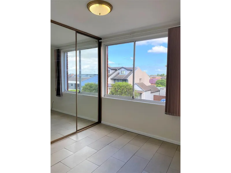 LIGHT FILLED THREE BEDROOM UNIT! 