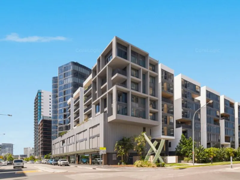 Luxury 2 Bedrooms Apartment in Wentworth Point.