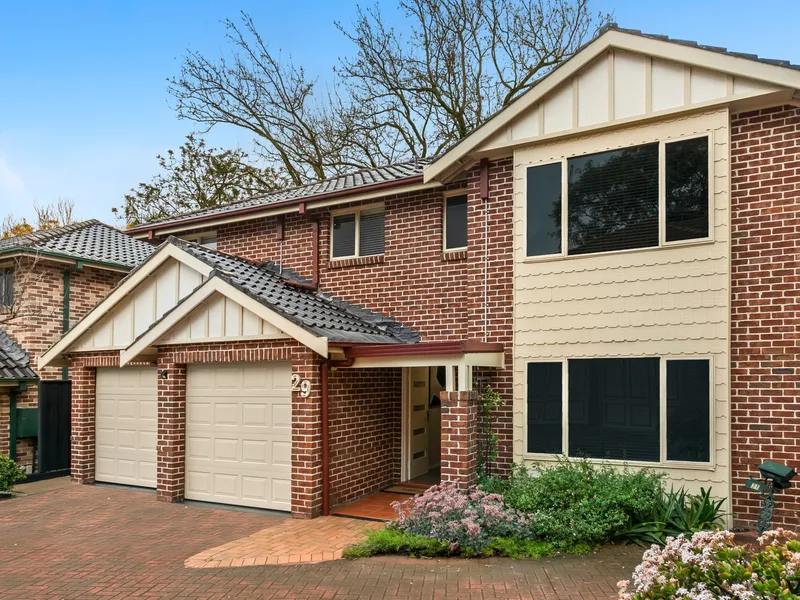 Modern entertainer in a private parkside estate