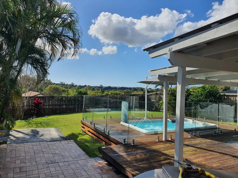 4 BEDROOM HOME WITH SWIM SPA POOL AND SOLAR POWER