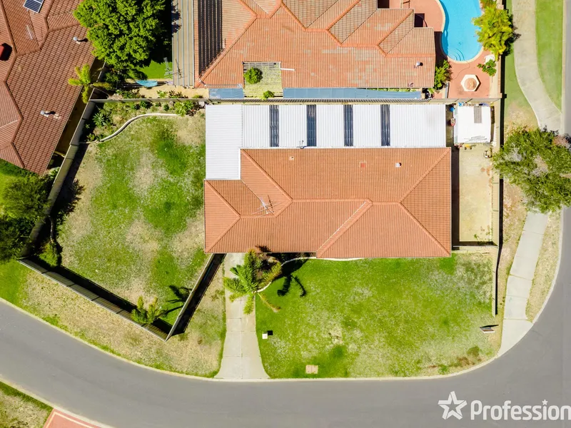 HUGE SIDE ACCESS POTENTIAL IN THE HEART OF SAFETY BAY!