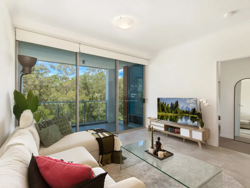 MODERN WELL-APPOINTED APARTMENT WITH BEAUTIFUL BUSHLAND VIEWS