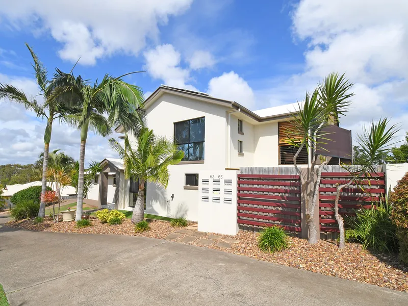 IMMACULATE LOVING FAMILY HOME, EXCEPTIONALLY CLEAN AND VERY WELL MAINTAINED, SPOTLESS, SOLAR SYSTEM, REFURBISHED 2018 - 2019, APPLIANCES, NEW CARPETS.