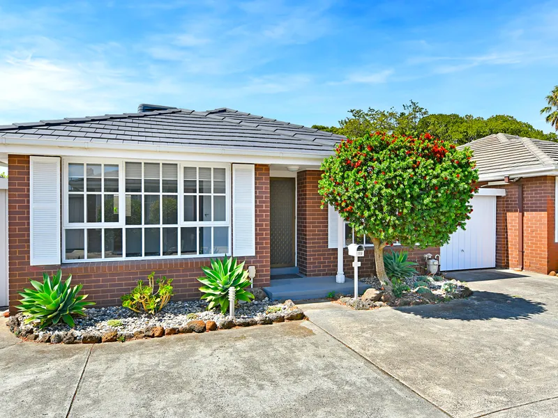 Lovely renovated 2 bedroom unit