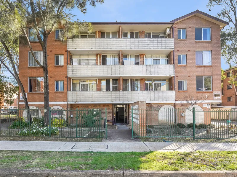 Perfect For Investment or Move In Ready!!