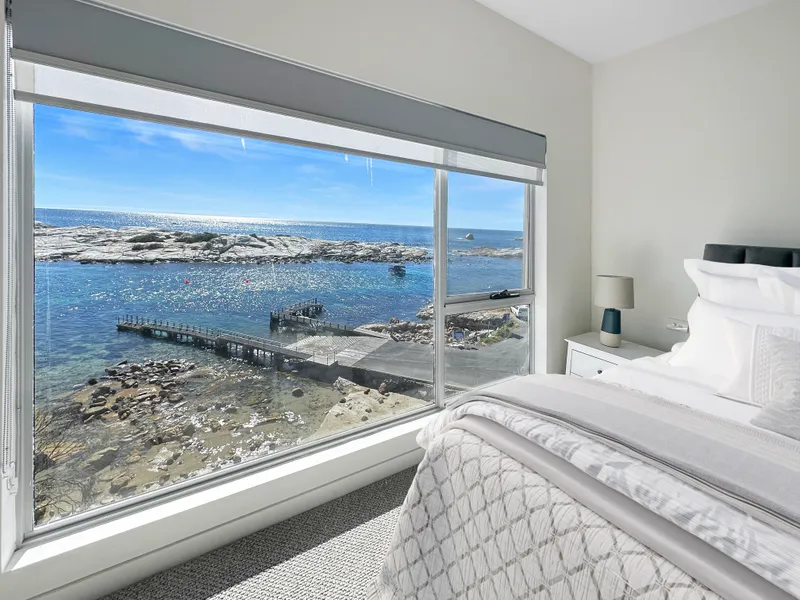 Elite Waterfront Town House - Brand New