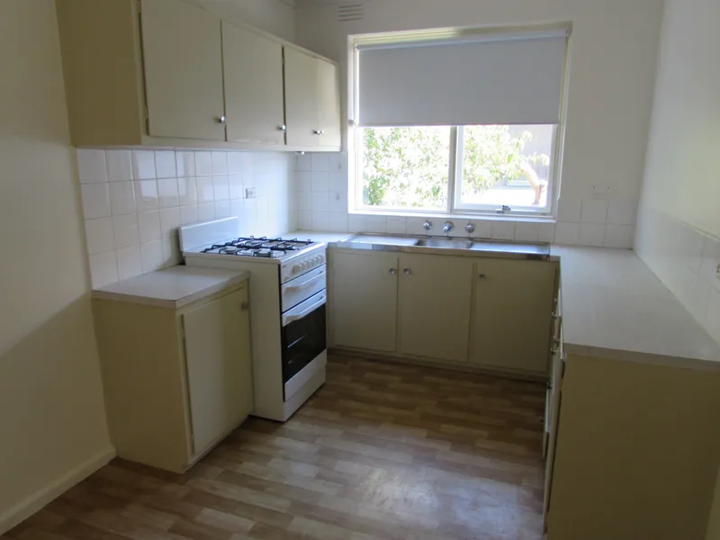 LARGE 2 BEDROOM APARTMENT
