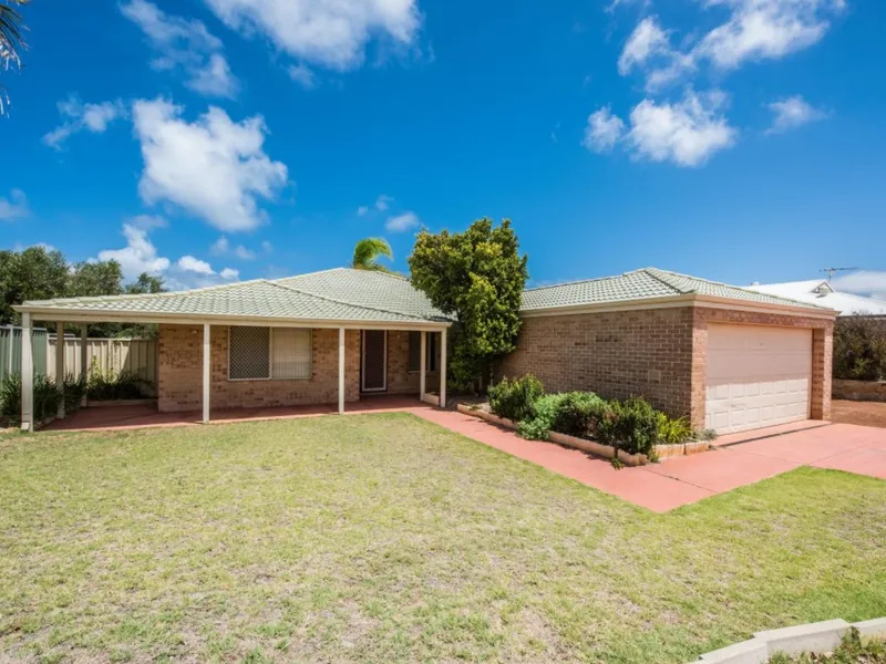 LARGE FAMILY HOME WITH A POWERED SHED